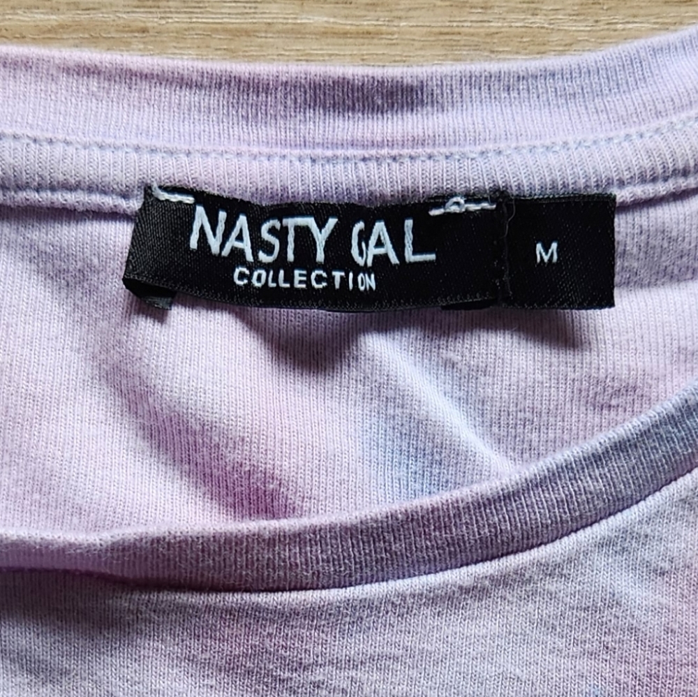 Nasty Gal cropped t-shirt, size medium, color mostly blue & pink - Picture 4 of 4